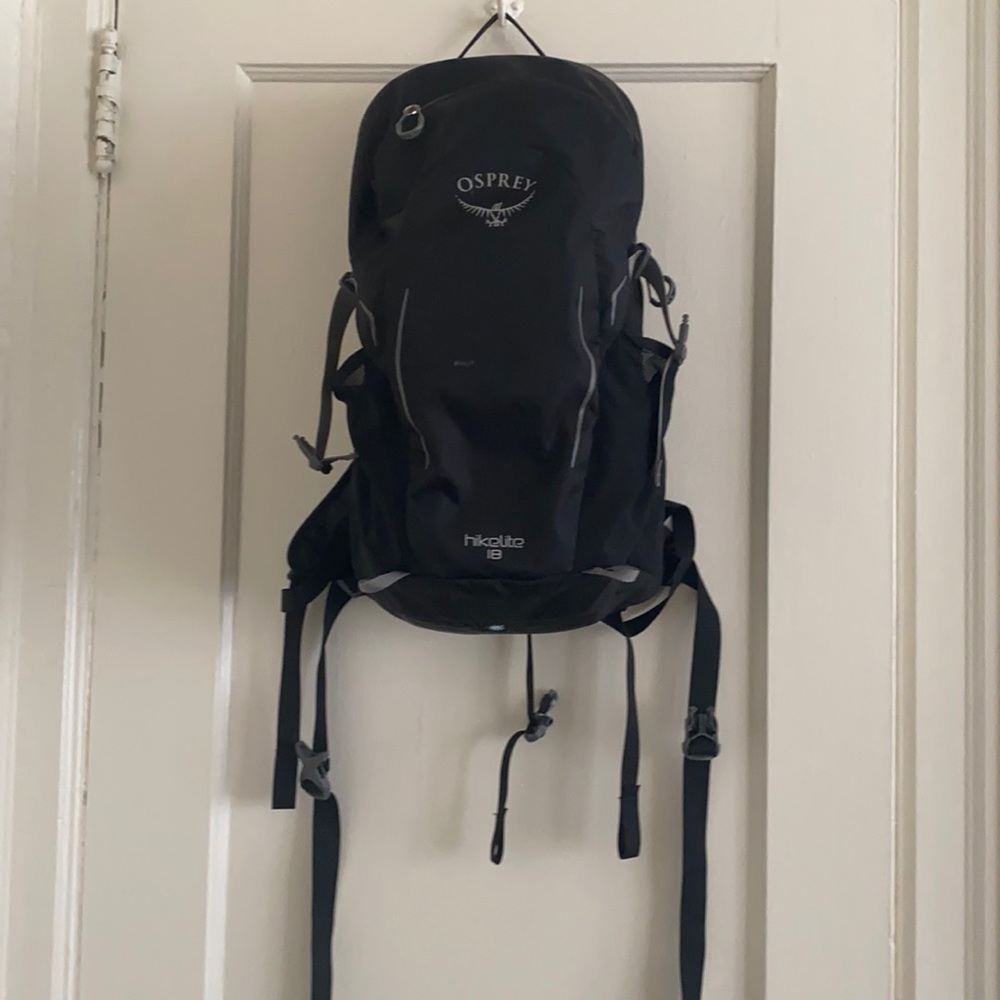 Black Osprey Hikelite 18 backpack